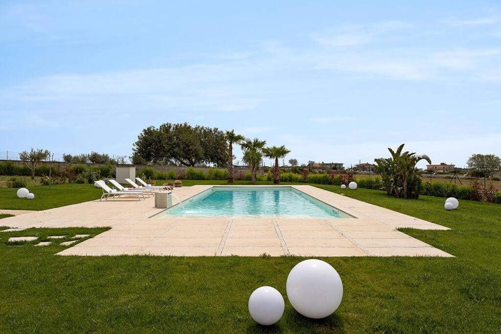 Villa Paradiso With Private Pool, Bbq Area, Huge Garden And Free Parking Modica Bagian luar foto