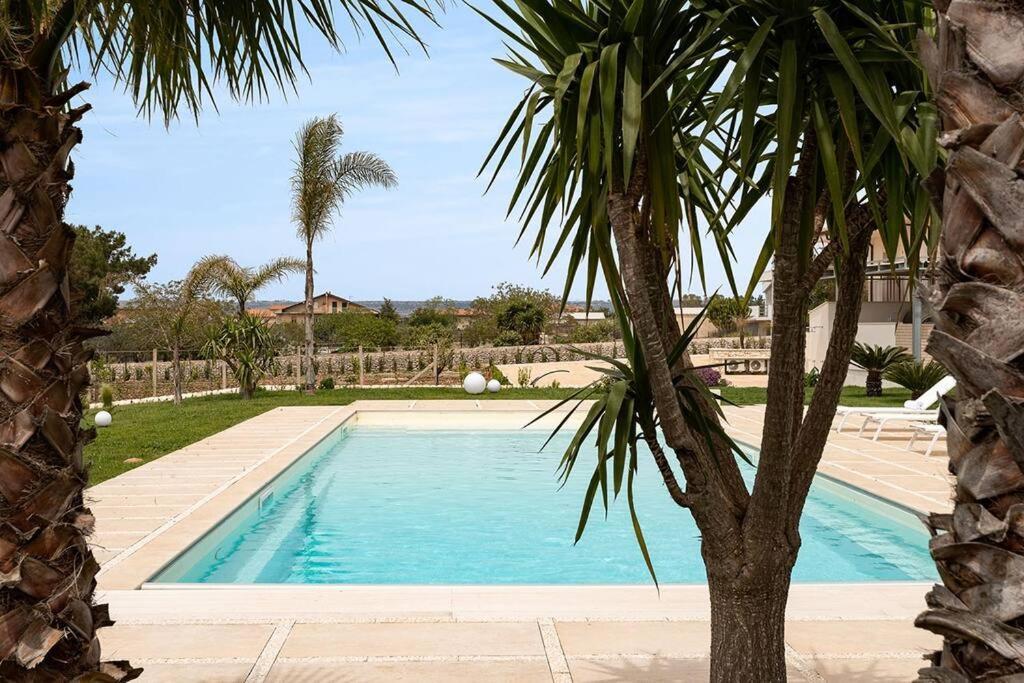 Villa Paradiso With Private Pool, Bbq Area, Huge Garden And Free Parking Modica Bagian luar foto