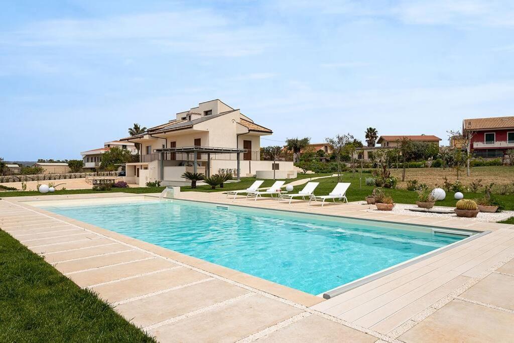 Villa Paradiso With Private Pool, Bbq Area, Huge Garden And Free Parking Modica Bagian luar foto